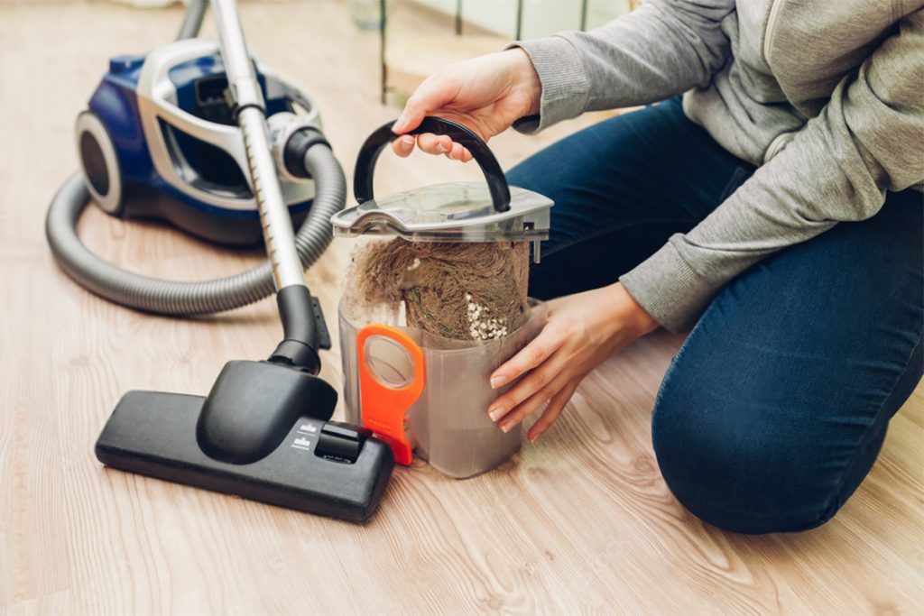How to Use a Vacuum Cleaner: A Step-by-Step Guide